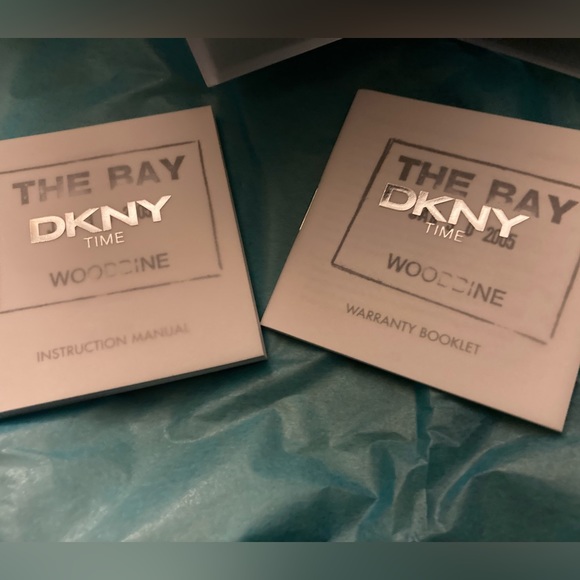 ✨BNIB✨ Vintage 2005 DKNY watch ✨🤍 - Picture 3 of 9